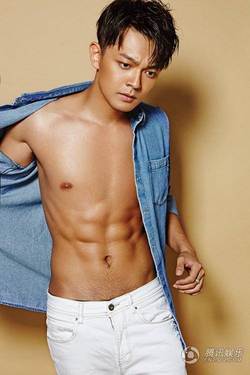 闫肃最新写真大片曝光 大秀肌肉魅力爆表