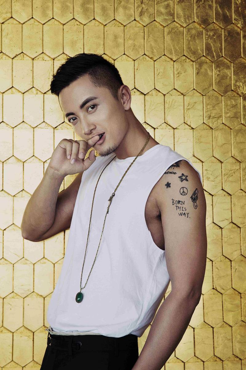 贾景晖肌肉照写真曝光 上演夏日&ldquo;湿身诱惑&rdquo;