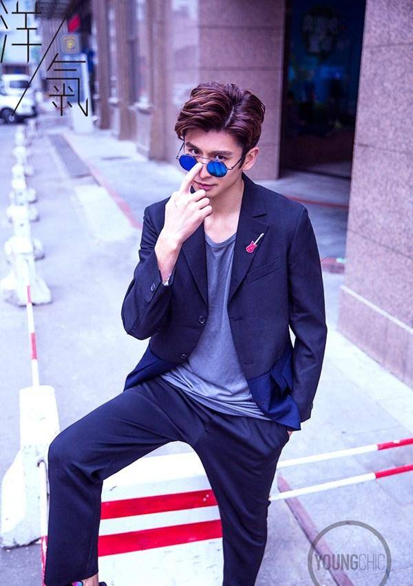 &ldquo;人气小鲜肉&rdquo;张云龙时尚街拍帅照曝光