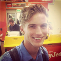 治愈系阳光型男头像图片”