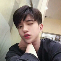 帅气抛媚眼短发型男头像图片