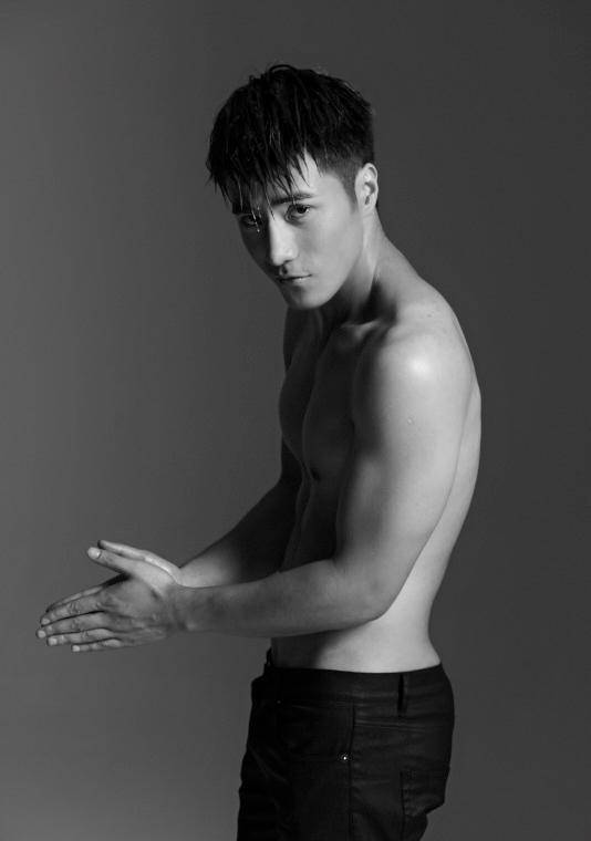 内地演员李晨浩腹肌写真尽显男性魅力