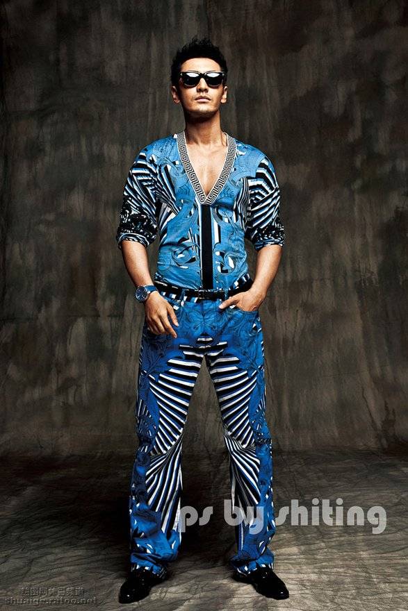 黄晓明半裸肌肉照 尽显型男魅力