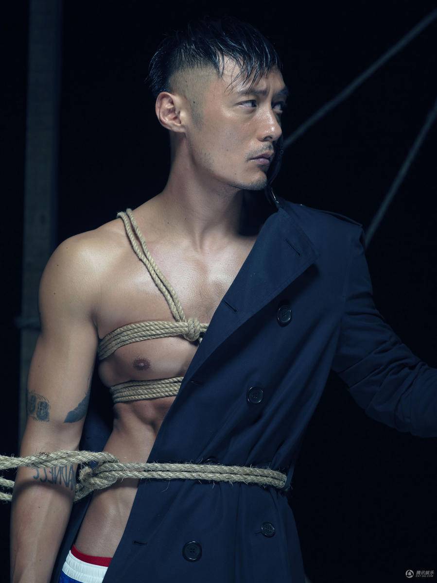 余文乐肌肉线条好man 脱了衣服大玩诱惑