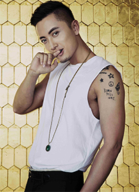 贾景晖肌肉照写真曝光 上演夏日“湿身诱惑””