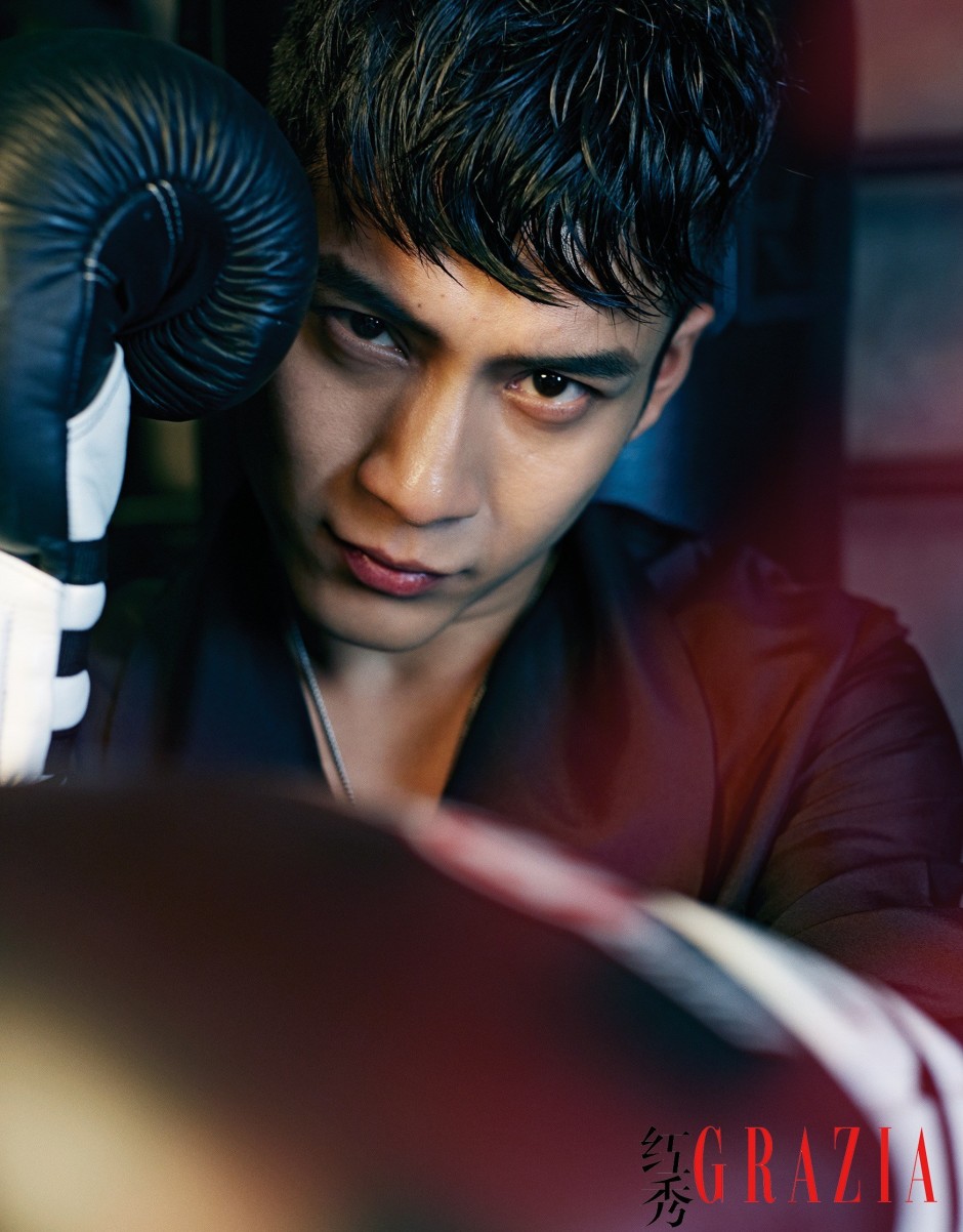 演员韩东君时尚写真 运动湿身肌肉半露引尖叫