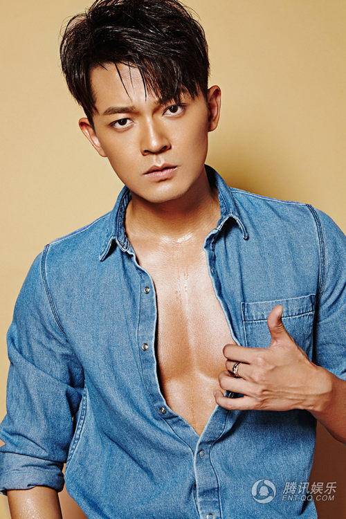 闫肃最新写真大片曝光 大秀肌肉魅力爆表