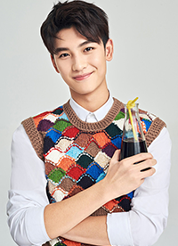 小鲜肉黄俊捷写真大片曝光 运动休闲青春无敌”