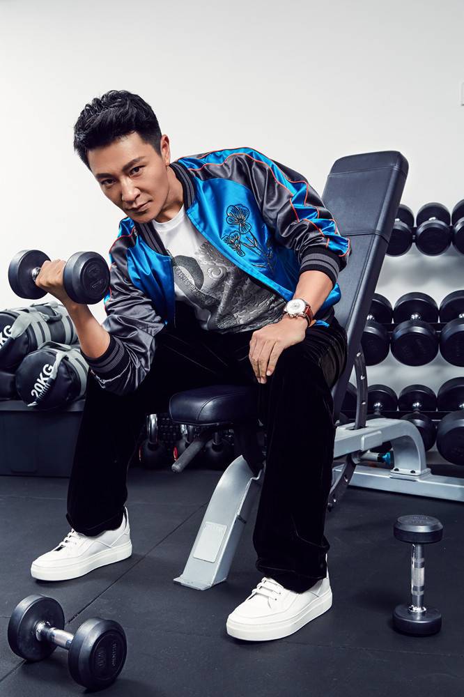 电视演员李宗翰最新写真 化身运动型男秀腹肌