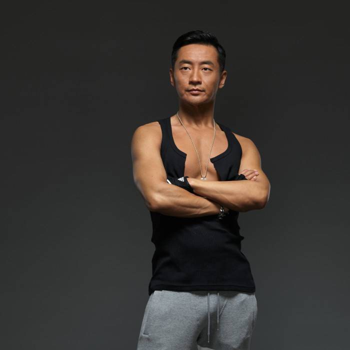 演员霍亚明最新写真 秀健硕肌肉运动力爆表