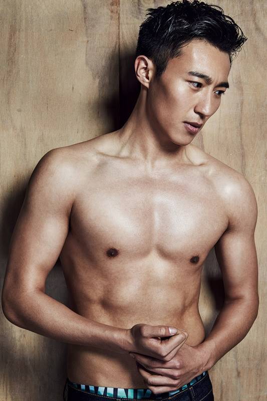 演员王森肌肉写真曝光 阳光少年气息十足