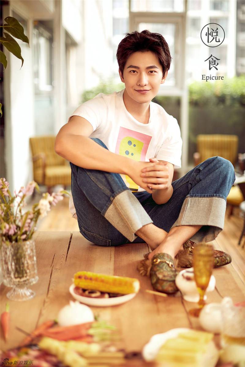 杨洋治愈系写真曝光 休闲惬意极具别样魅力