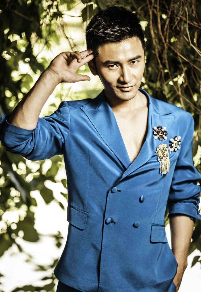 西装型男刘恩佑肌肉照写真大片分享