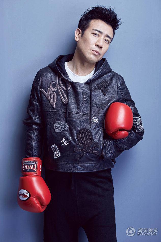 演员于和伟写真化身拳击手 青春活力霸气迷人