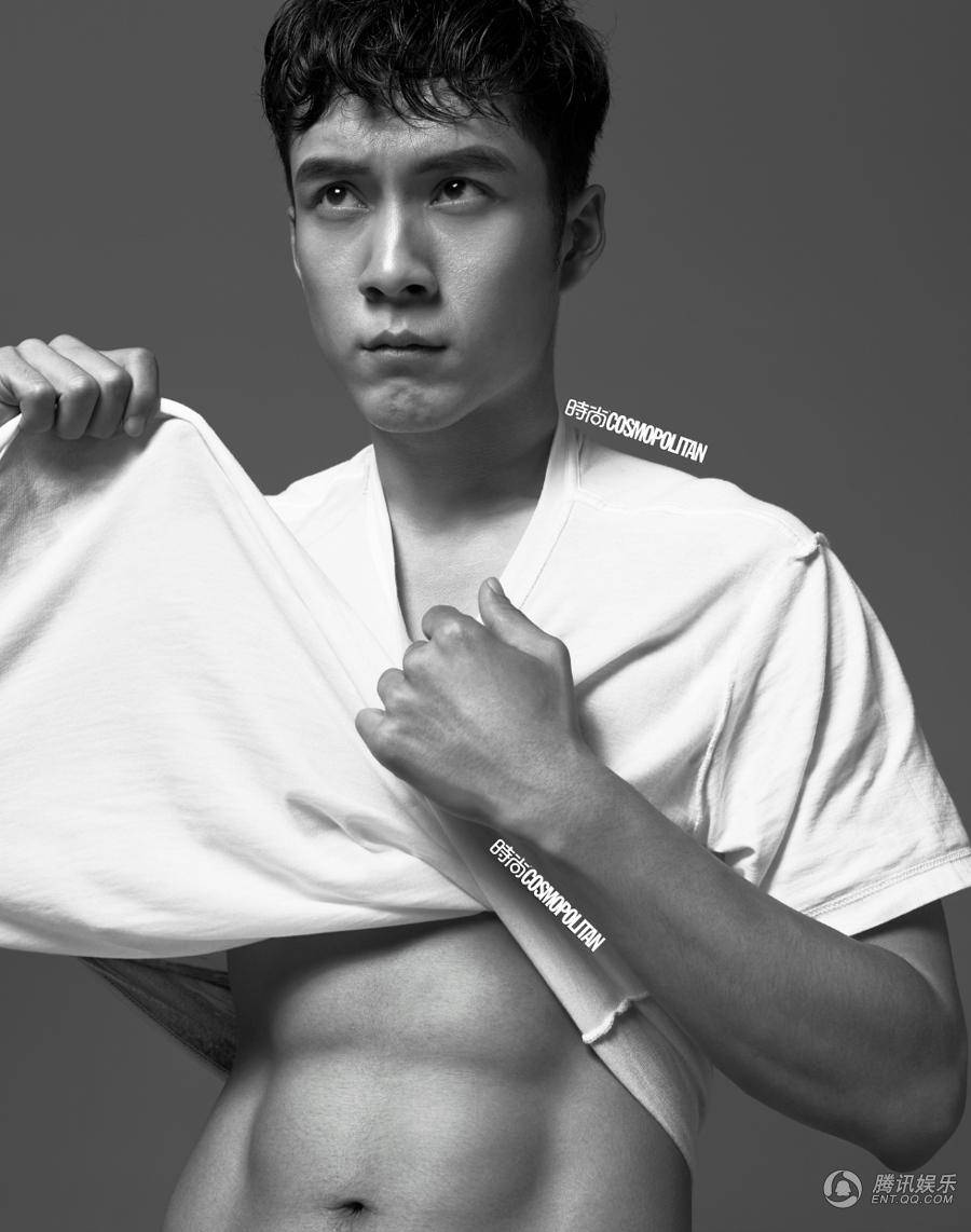 韩东君半裸肌肉写真曝光 大秀腹肌阳刚气质爆棚