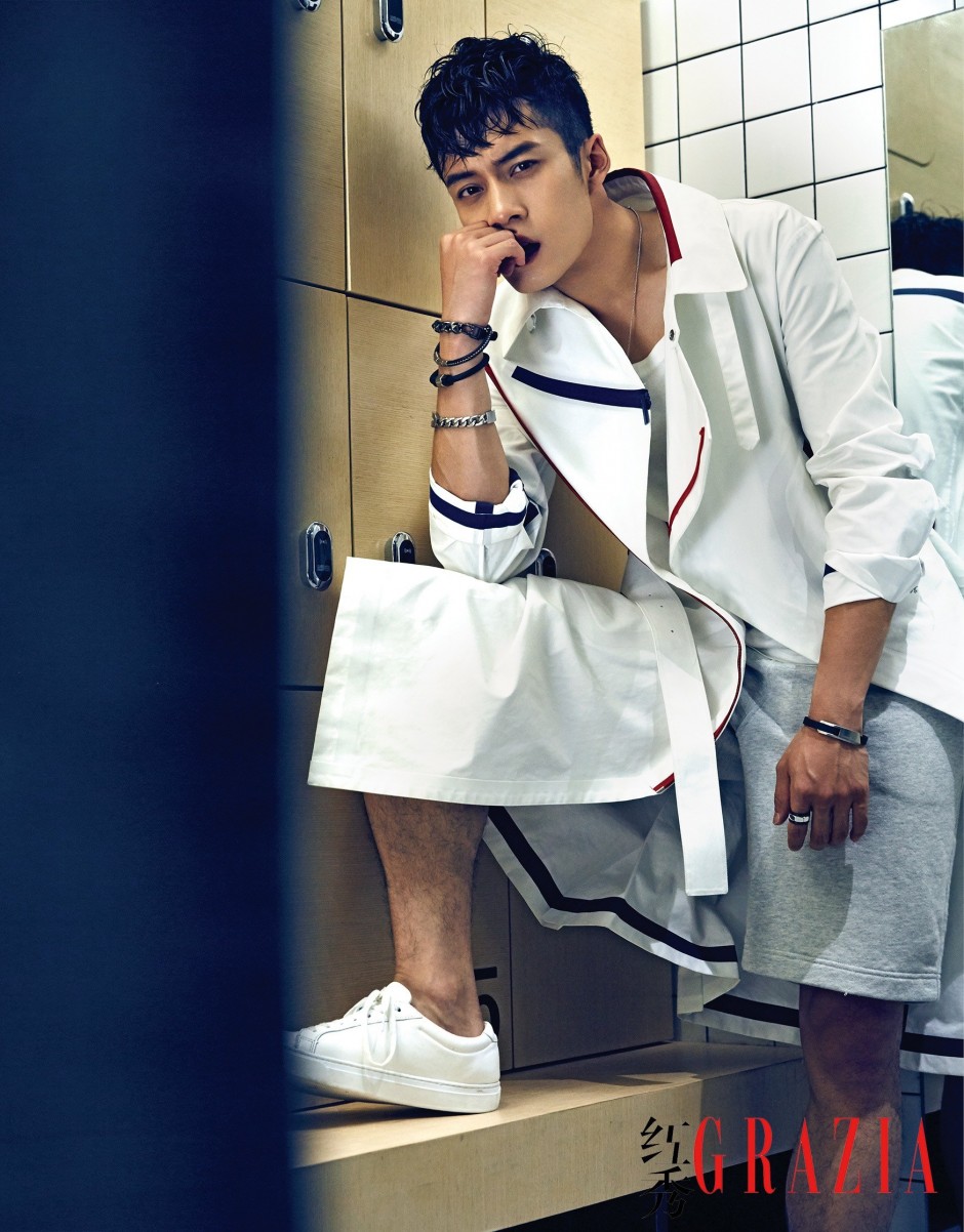 演员韩东君时尚写真 运动湿身肌肉半露引尖叫