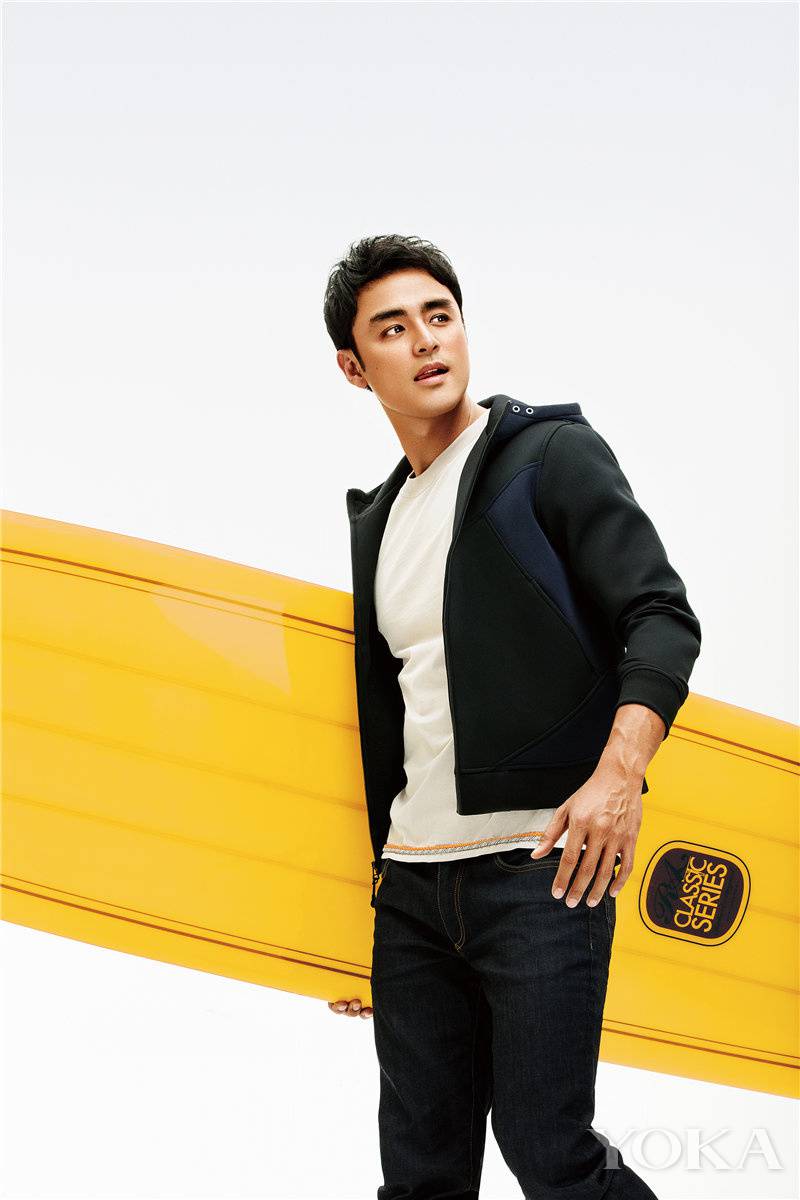 《时尚健康》明道半裸肌肉写真 展完美身材秀大长腿