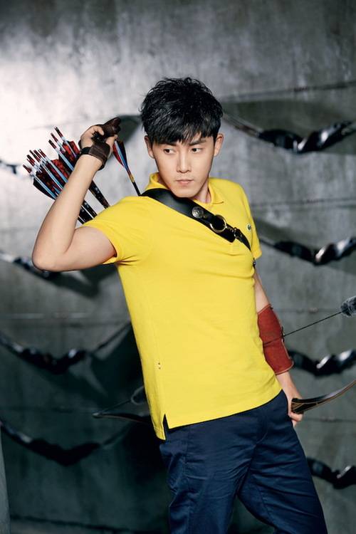 张睿运动写真大片 简约休闲变身活力美少年