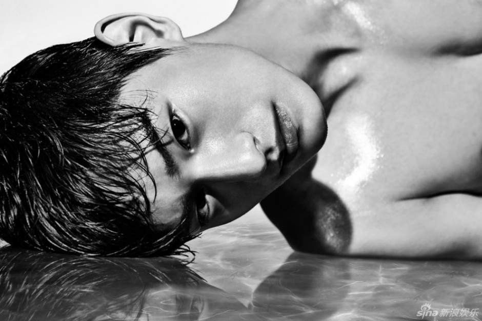 韩国男星金泰焕肌肉写真 大秀身材引迷妹舔屏