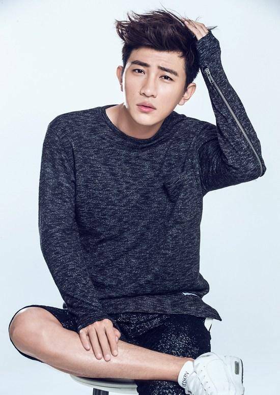 主持人大左运动系写真 百变风格诠释双面性格