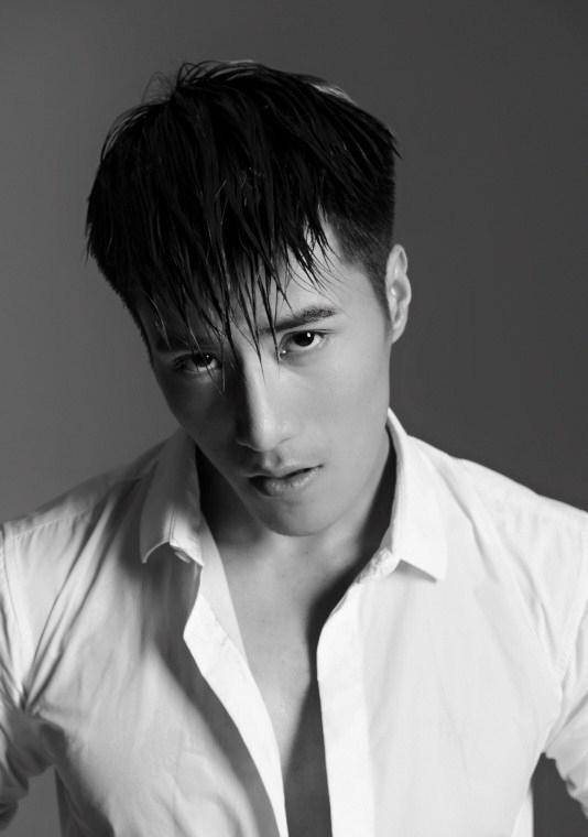 内地演员李晨浩腹肌写真尽显男性魅力