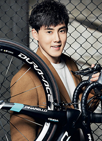 张睿运动写真大片 简约休闲变身活力美少年