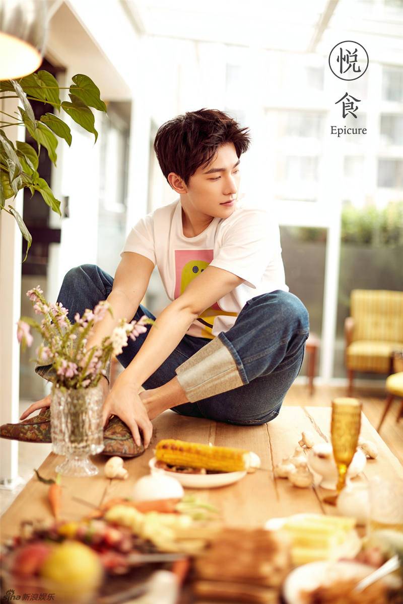 杨洋治愈系写真曝光 休闲惬意极具别样魅力