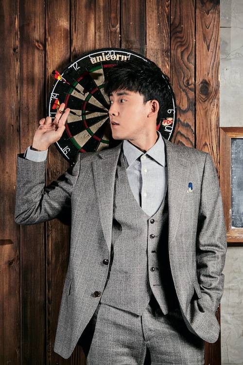 张睿运动写真大片 简约休闲变身活力美少年