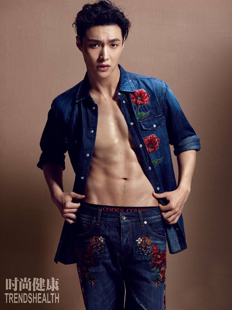 张艺兴肌肉性感写真照 大秀人鱼线