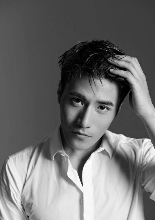 内地演员李晨浩腹肌写真尽显男性魅力