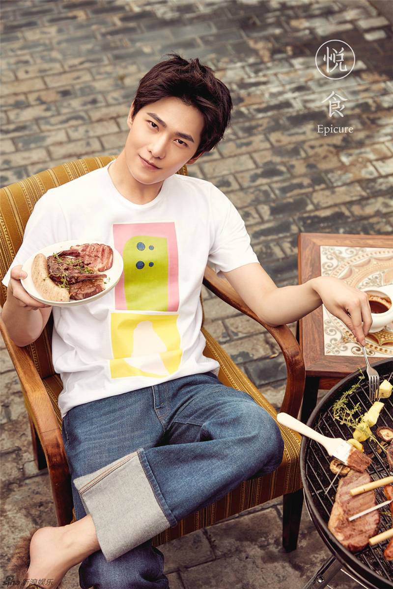 杨洋治愈系写真曝光 休闲惬意极具别样魅力