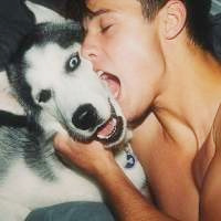 QQ个性阳光型男头像 爱动物的暖男