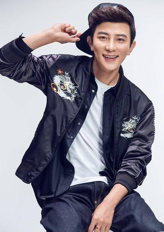 主持人大左运动系写真 百变风格诠释双面性格