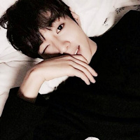 帅气抛媚眼短发型男头像图片”