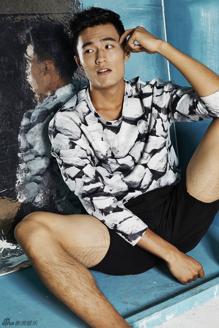 演员吴旭东时尚写真曝光 休闲风尽显运动型男本色