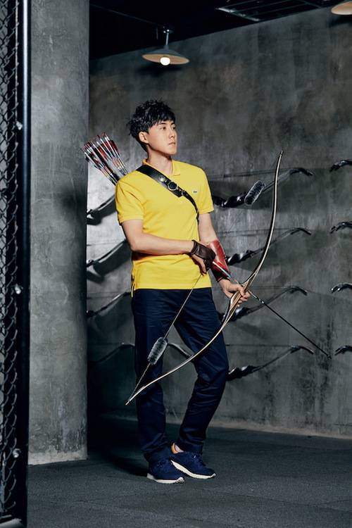 张睿运动写真大片 简约休闲变身活力美少年