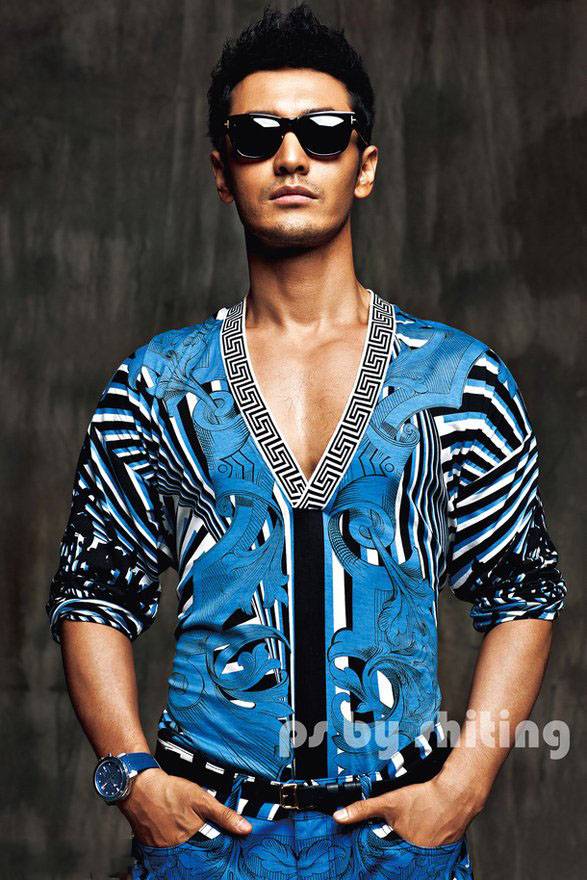 黄晓明半裸肌肉照 尽显型男魅力