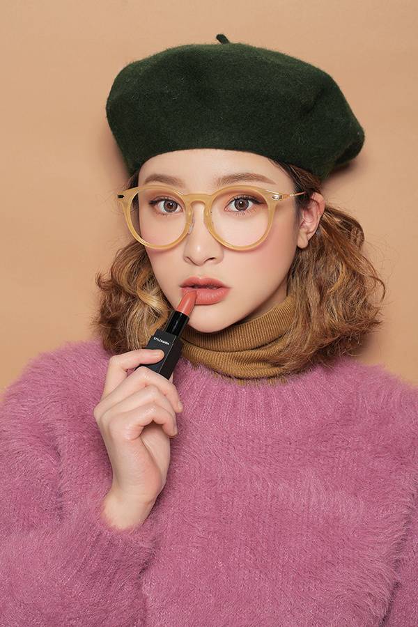 秋风起换新&ldquo;妆&rdquo; 粉红妆容添活力