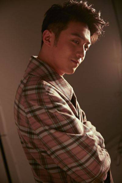 乱世丽人行李泽锋曝最新写真 尽显张扬不羁