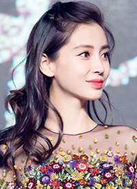 angelababy花衣遮孕肚 腰身变粗仍美艳”