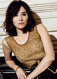 小宋佳最新写真大片公开 抱吉他才女范儿十足