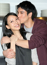 王力宏被曝嫖娼 懒理传闻参加电影节露笑容