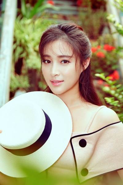 内地演员甘婷婷最新写真 甜美性感间切换自如