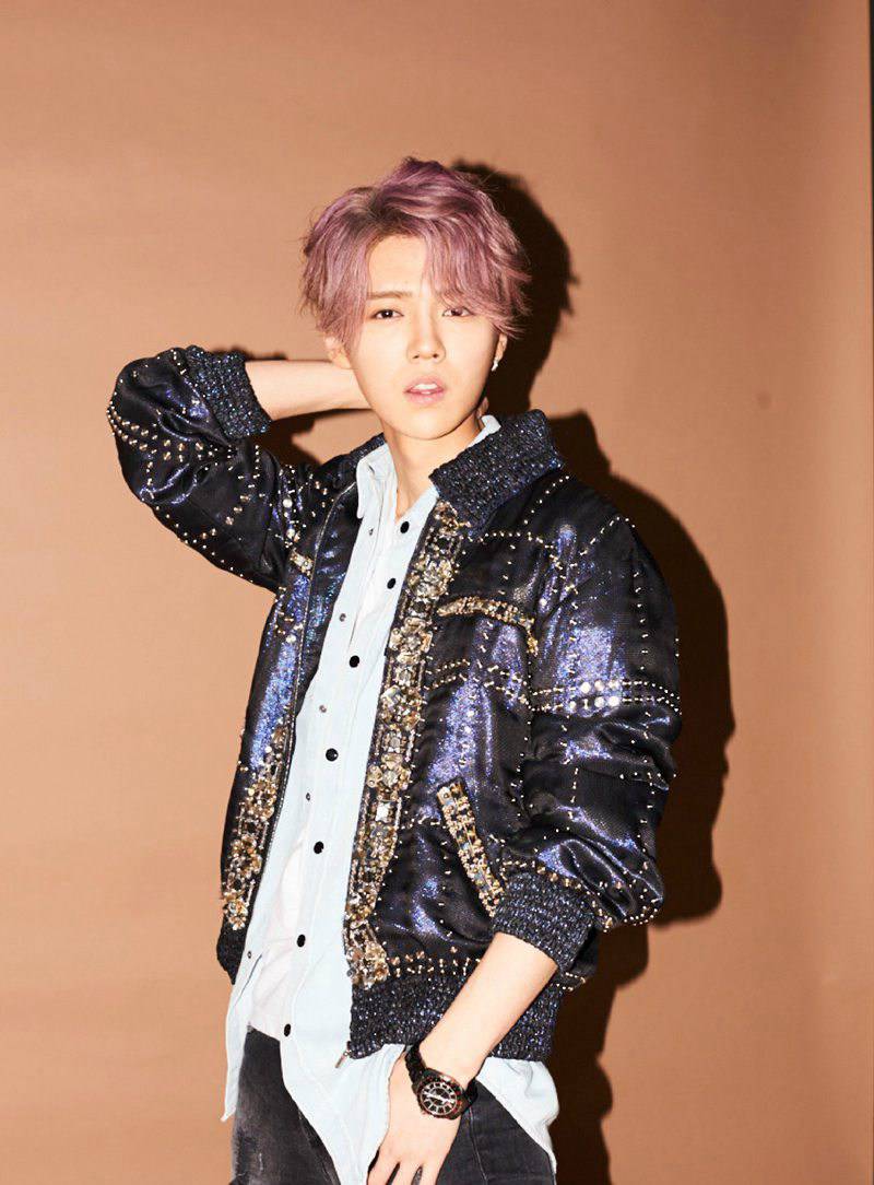 鹿晗摄影写真大图曝光 化身运动活力少年