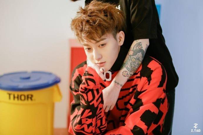 黄子韬情人节写真大片 笑容温暖男友力爆棚