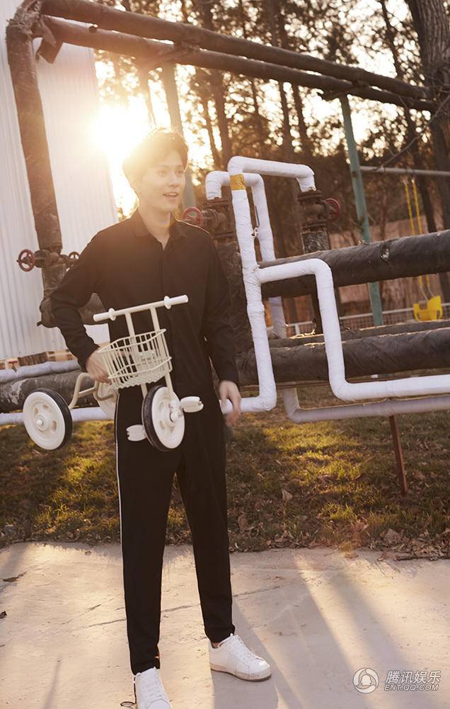 徐正曦早春写真照片曝光 诠释完美男友魅力