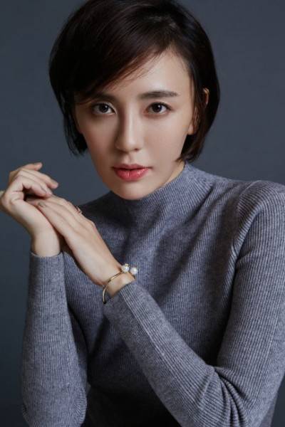 吕佳容冬日最新写真 清丽温婉气质迷人