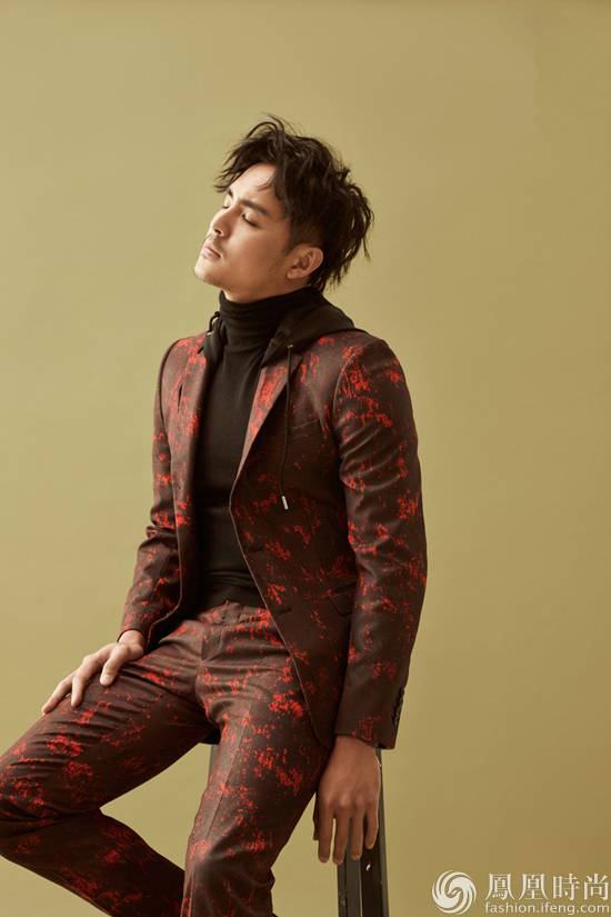 台男星明道熟男魅力写真来袭 雅痞气质笑容诱惑