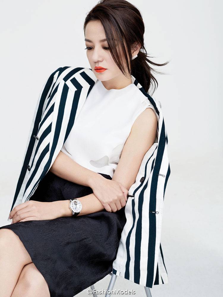 赵薇橘色系写真大片曝光 头戴兔耳朵萌萌哒