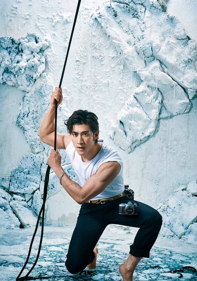 型男李治廷肌肉照裸身露毛写真曝光